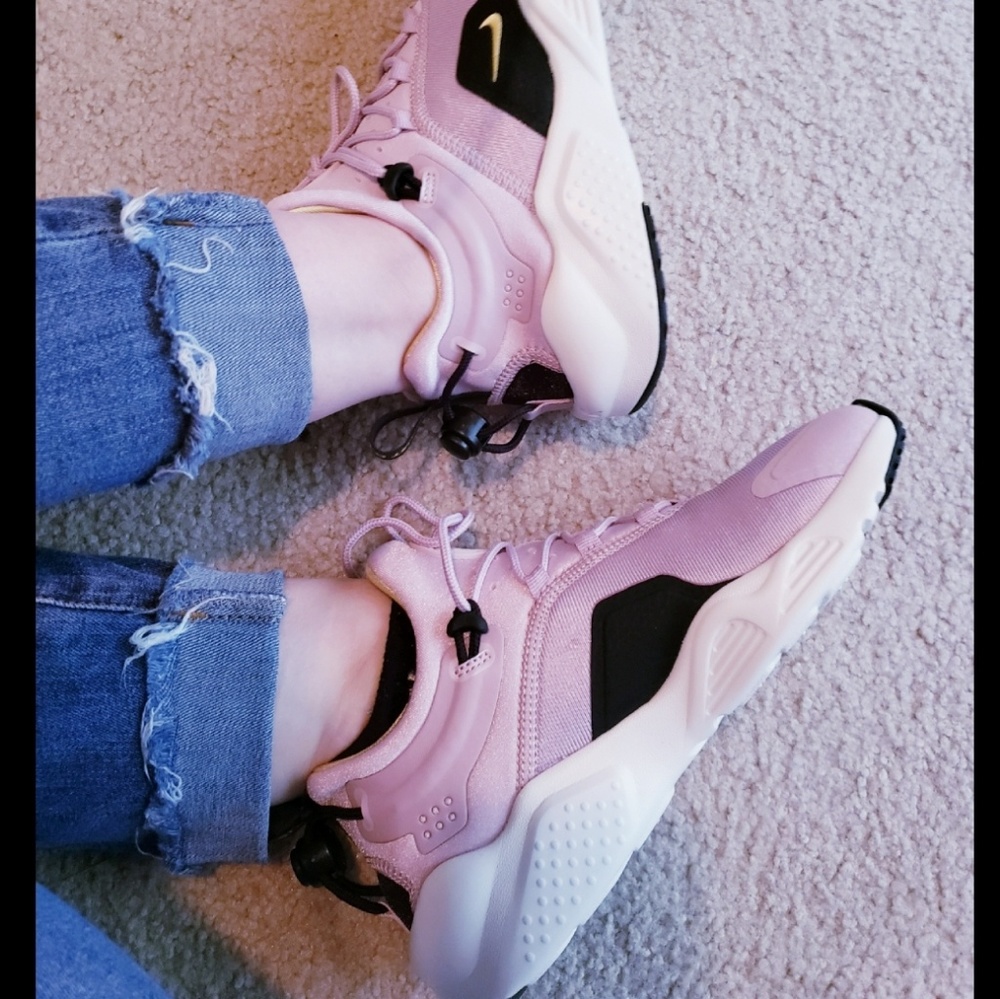 NIKE Air Huarache City Move Sneakers - Picture 2 of 4